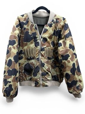 VINTAGE ** COLUMBIA MEN’S MEDIUM army green jacket w/ camo inside